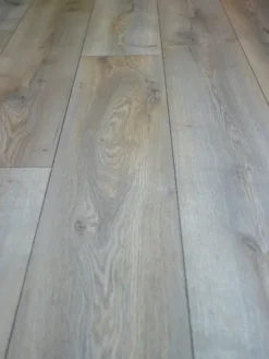 Moskus XL Sølvgrå Eik Laminatgulv
