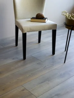 Moskus XL Sølvgrå Eik Laminatgulv