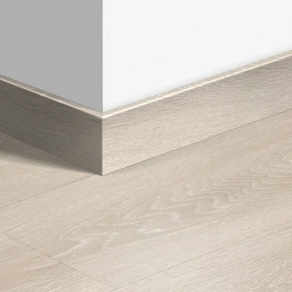Qs Sokkellist MDF Valley Oak Light Beige 2400x12x58