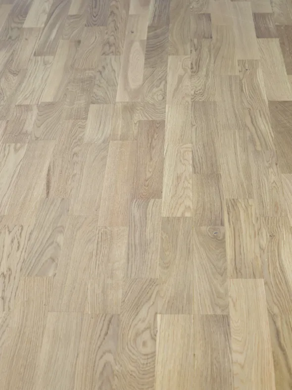 Saga Classic Hvit Eik Parkett
