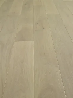 Saga Exclusive Cream Oak Parkett