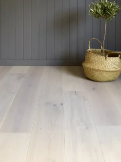 Saga Exclusive Platinum Oak Parkett