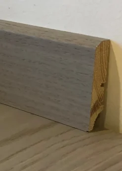 Saga Fotlist Glatt Eik Grå 16x60x220mm