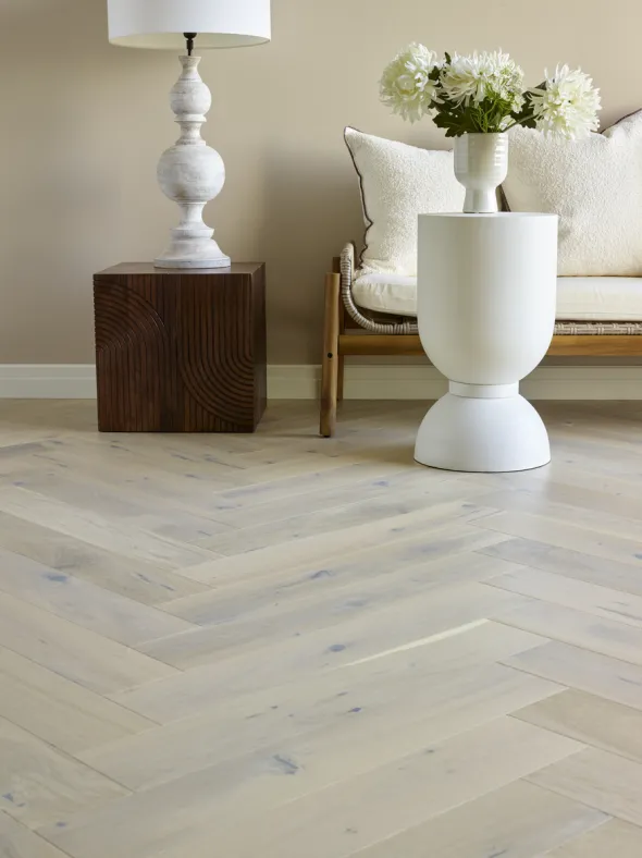 Saga Herringbone Pearl Parkett