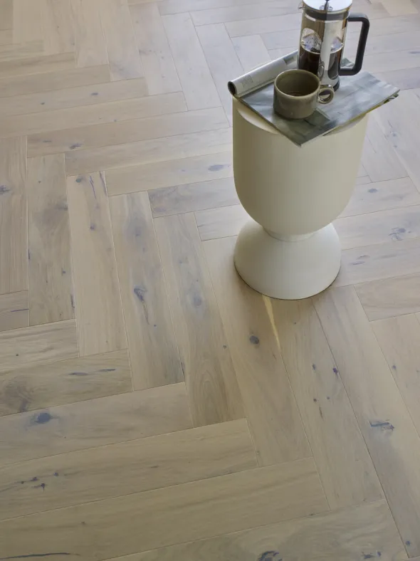 Saga Herringbone Pearl Parkett