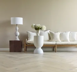 Saga Herringbone Pearl Parkett