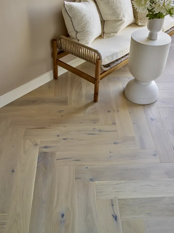 Saga Herringbone Pearl Parkett