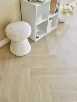 Saga Herringbone Platinum Parkett