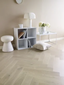 Saga Herringbone Platinum Parkett